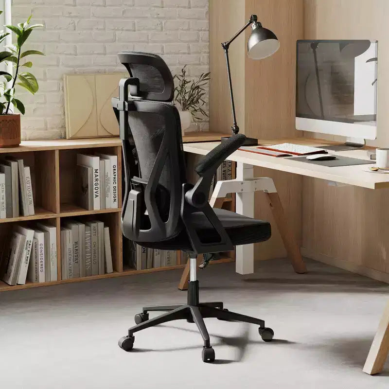 Sedia da ufficio ergonomica in rete con supporto lombare regolabile e poggiatesta nero